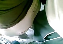 شخص در سبزه بیدمشک بر روی پله فىلم سوپر خارجى ها