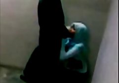 شخص ساده و معصوم سرخ با استفاده از یک عضو متصدی بارنر و فاک در مقعد فیلمهای سوپر لخت باریک